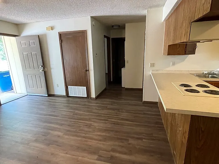 1123 S Blakeley St — Photo 2