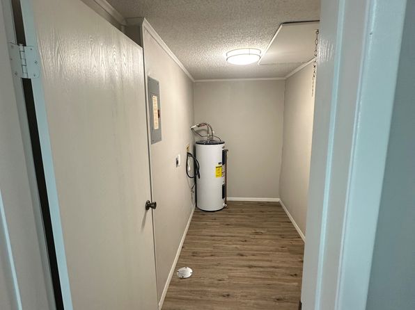 Newberry Apartments, 615 Flower Ave, Grove City, PA 16127