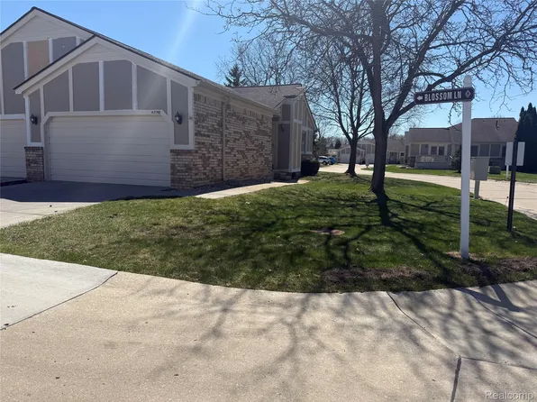 42158 Blossom Ln #44, Clinton Township, MI 48038