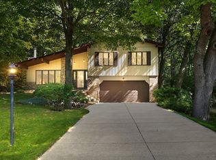 650 Highview Dr, Slinger, WI 53086