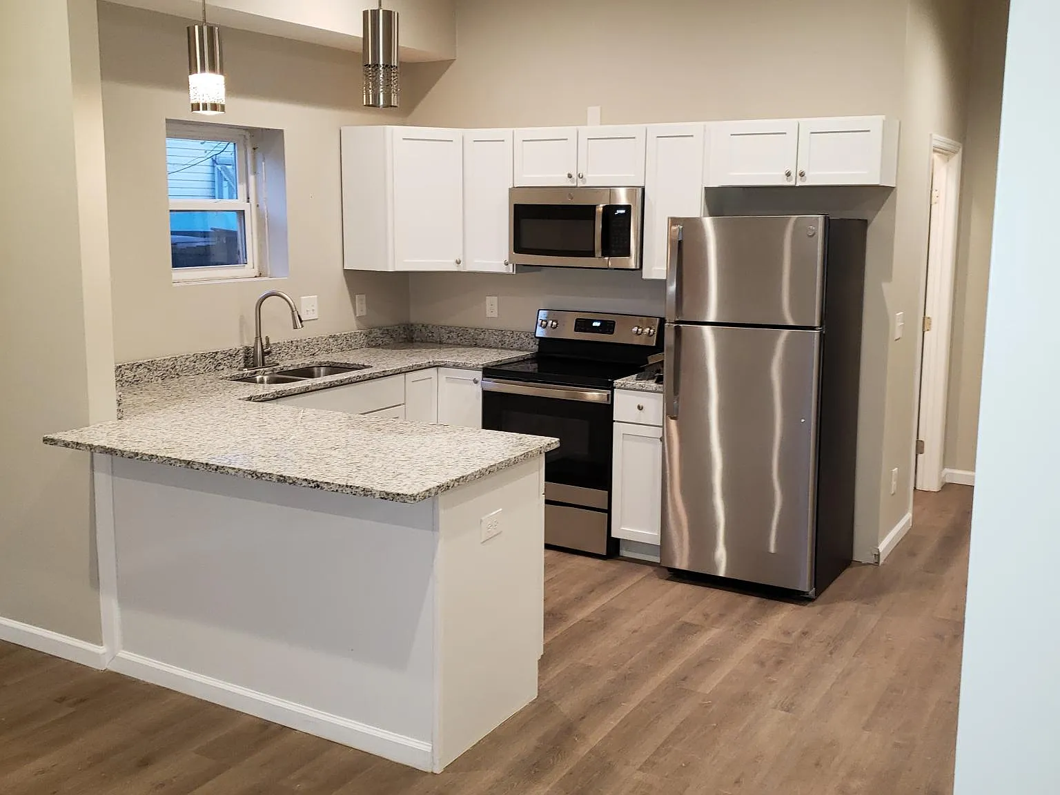 1 bed, 1100 sqft, $1,050 — Photo 3