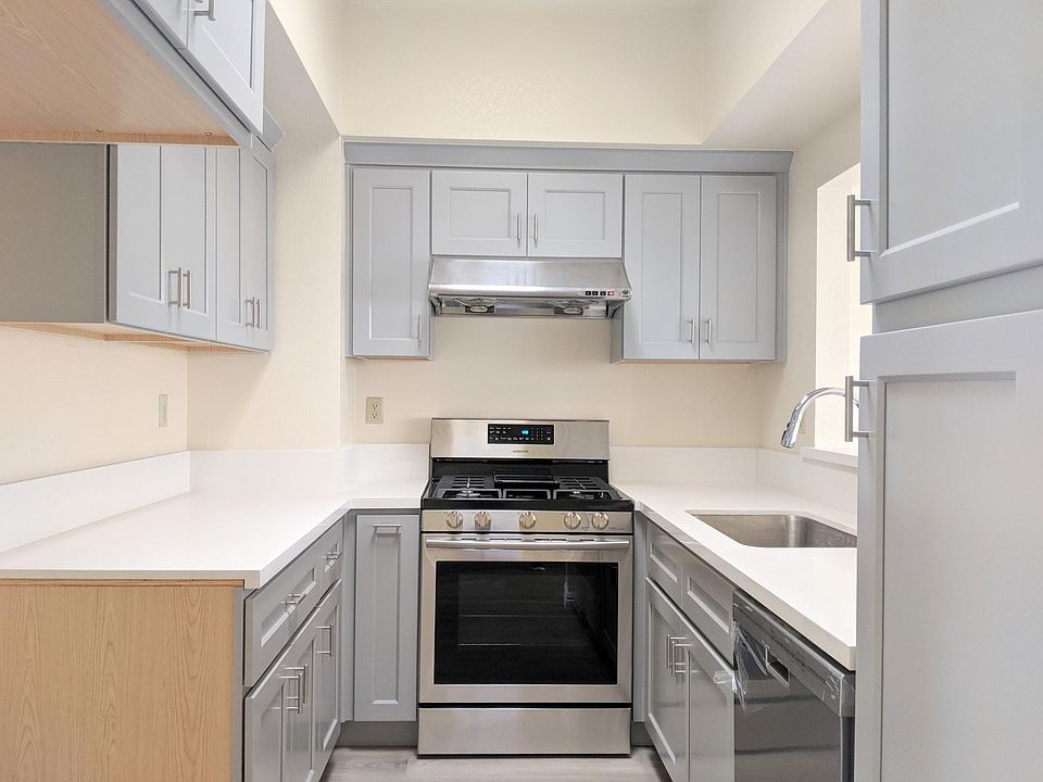 Updated Kitchen. New stainless steel appliances including Samsung Oven/Range and May Tag highly-rated Dishwasher.