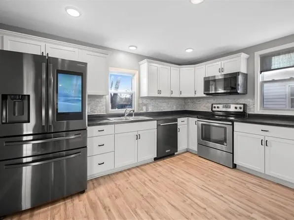 829 Ottawa St, Leavenworth, KS 66048