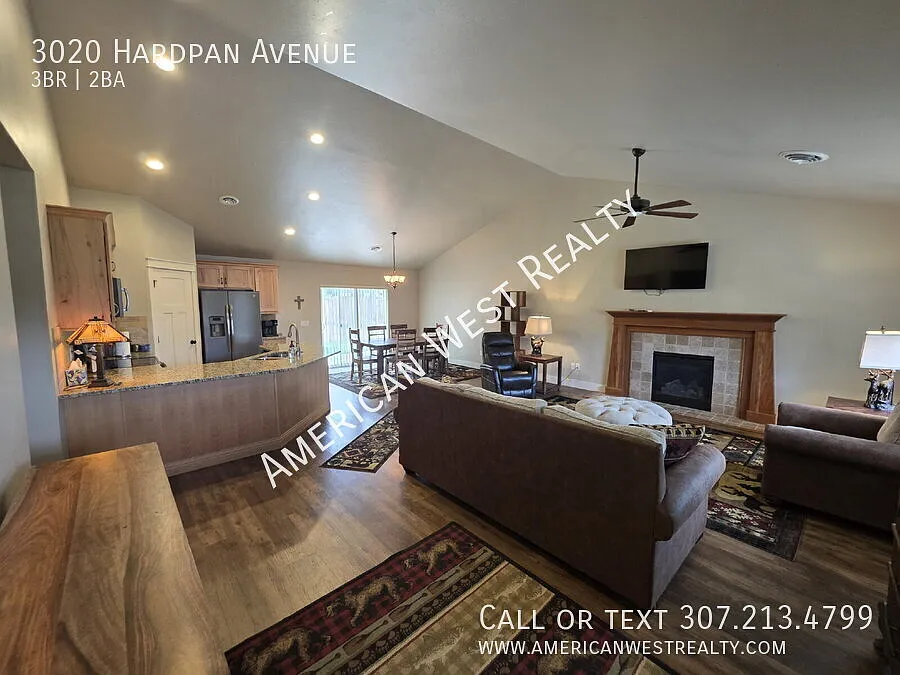 Beautiful 3bed/2bath, single-level — Photo 2