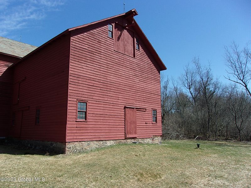 5th image of 110 Craver Road