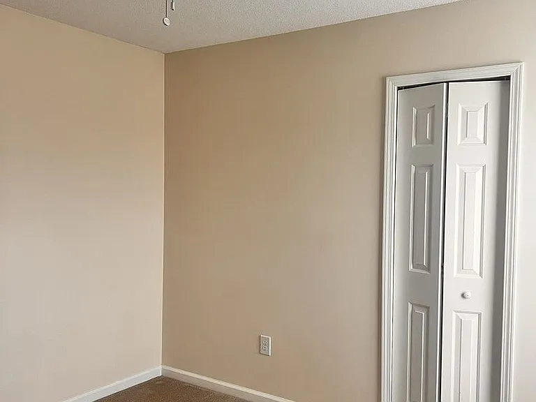 110 Shelby Ct — Photo 26