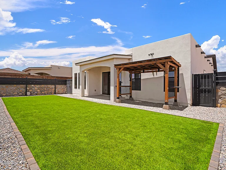 13992 Margaret Ponce Ave — Photo 32
