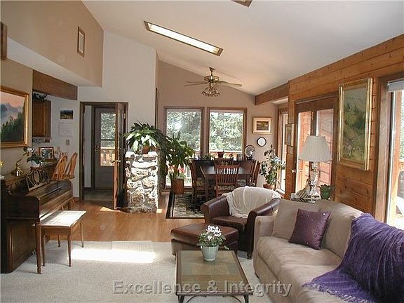 Open floor plan with vaulted ceilings