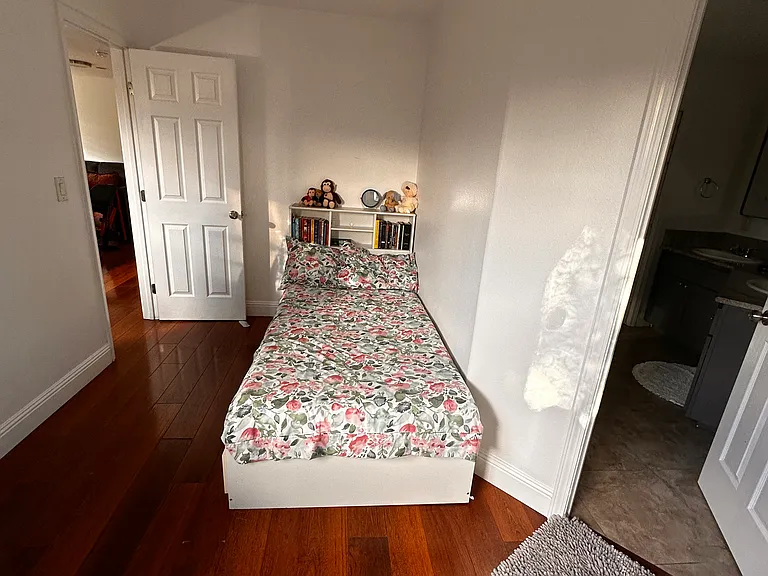1130 Breezewood Ct — Photo 7