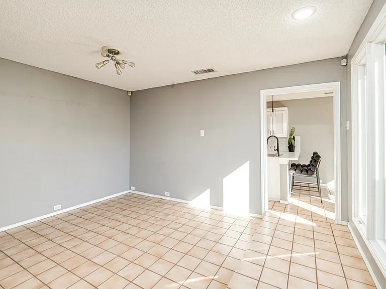 2202 Wydewood Dr — Photo 10