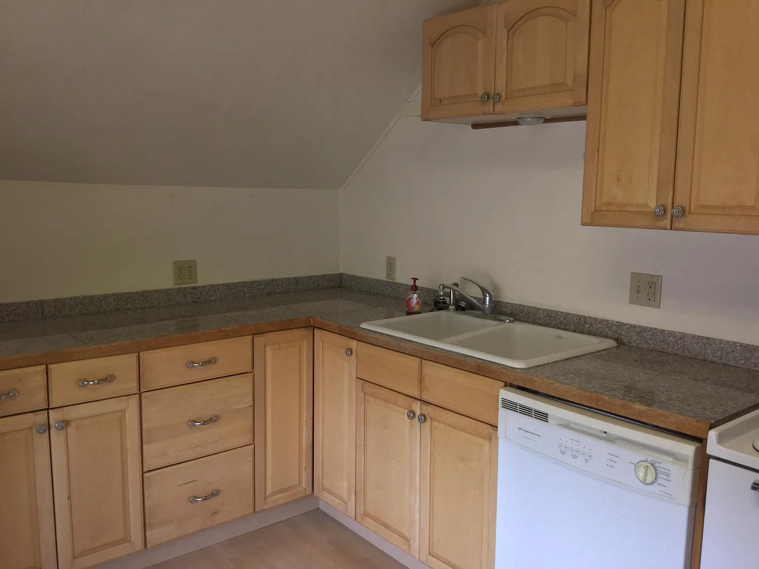 2 bed, 800 sqft, $1,175 — Photo 2