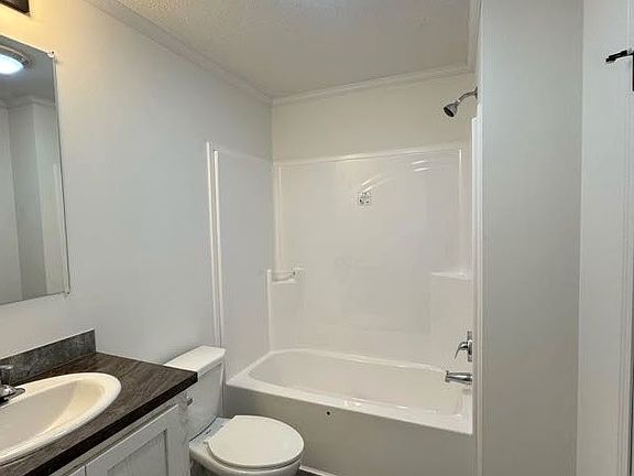 4th image of 24078 Chippewa Dr