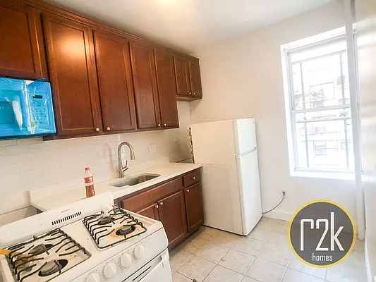 Rented by Realty 2000 Corp | media 19