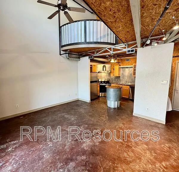 300 Summit Ridge Dr #B-B3 — Photo 2