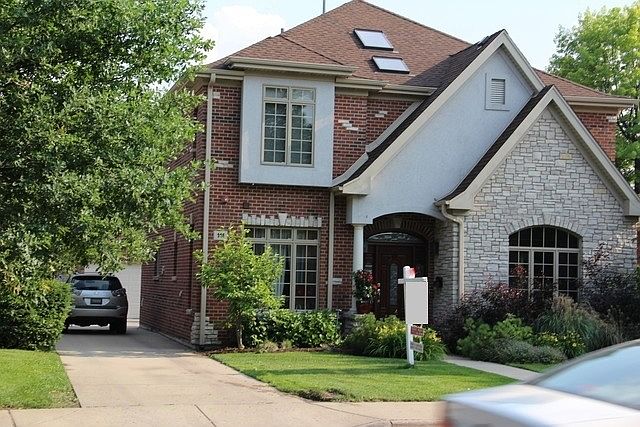 2nd image of 111 W Touhy Ave