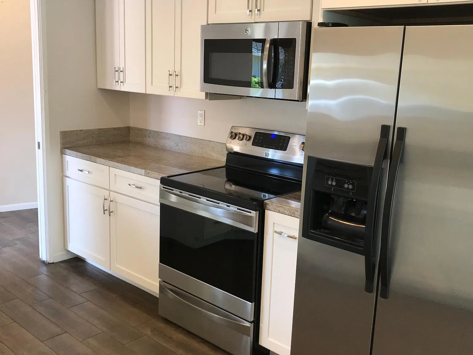 4 bed, 1565 sqft, $5,450 — Photo 4
