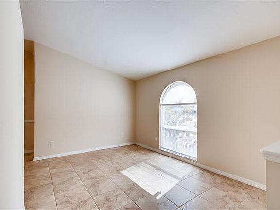 2nd image of 9719 Glenpointe Dr