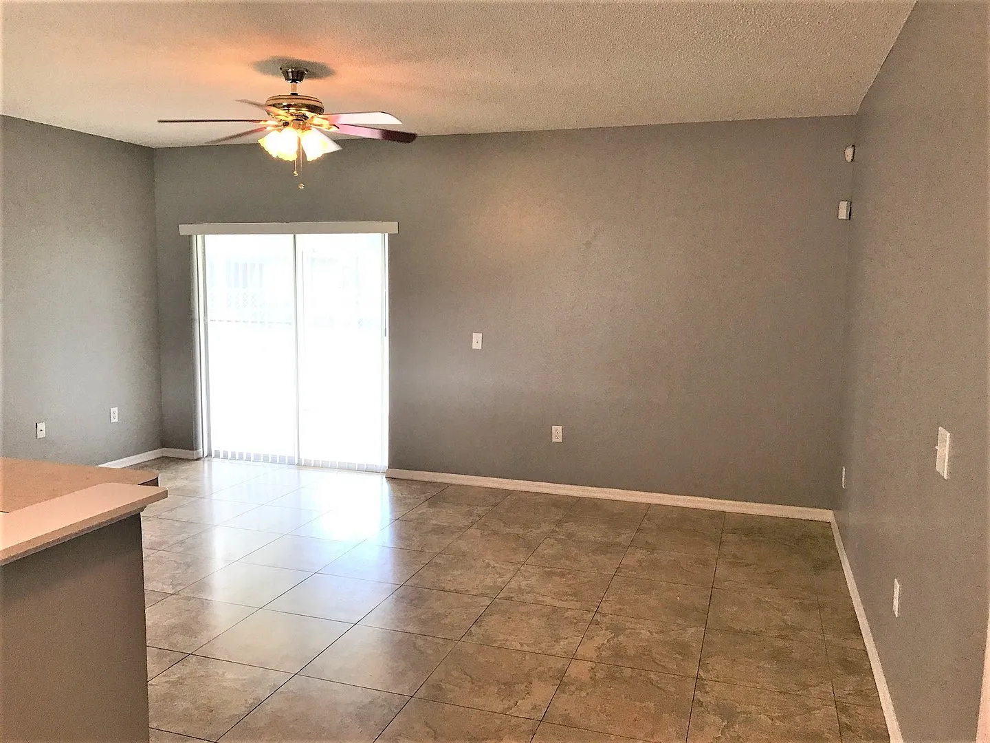 Beautifully 3 bedroom, 2 bath Single-Family Home in the Kissimmee — Photo 4