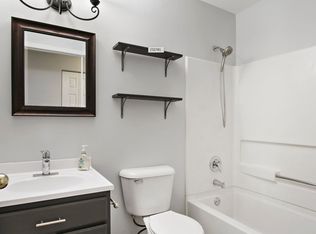 1037 N Village Dr UNIT 4, Round Lake Beach, IL