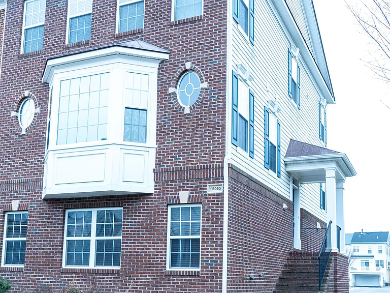 25095 Croxley Green Sq — Photo 77
