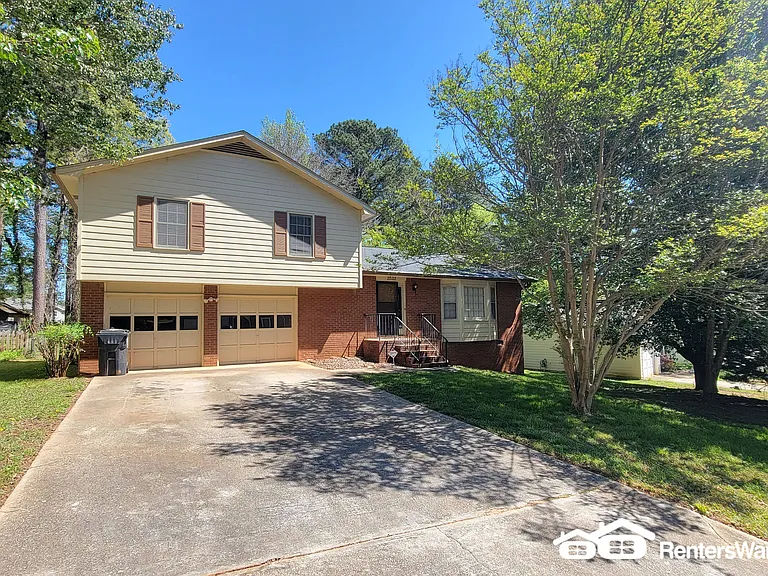 2532 Mistletoe Ln — Photo 1