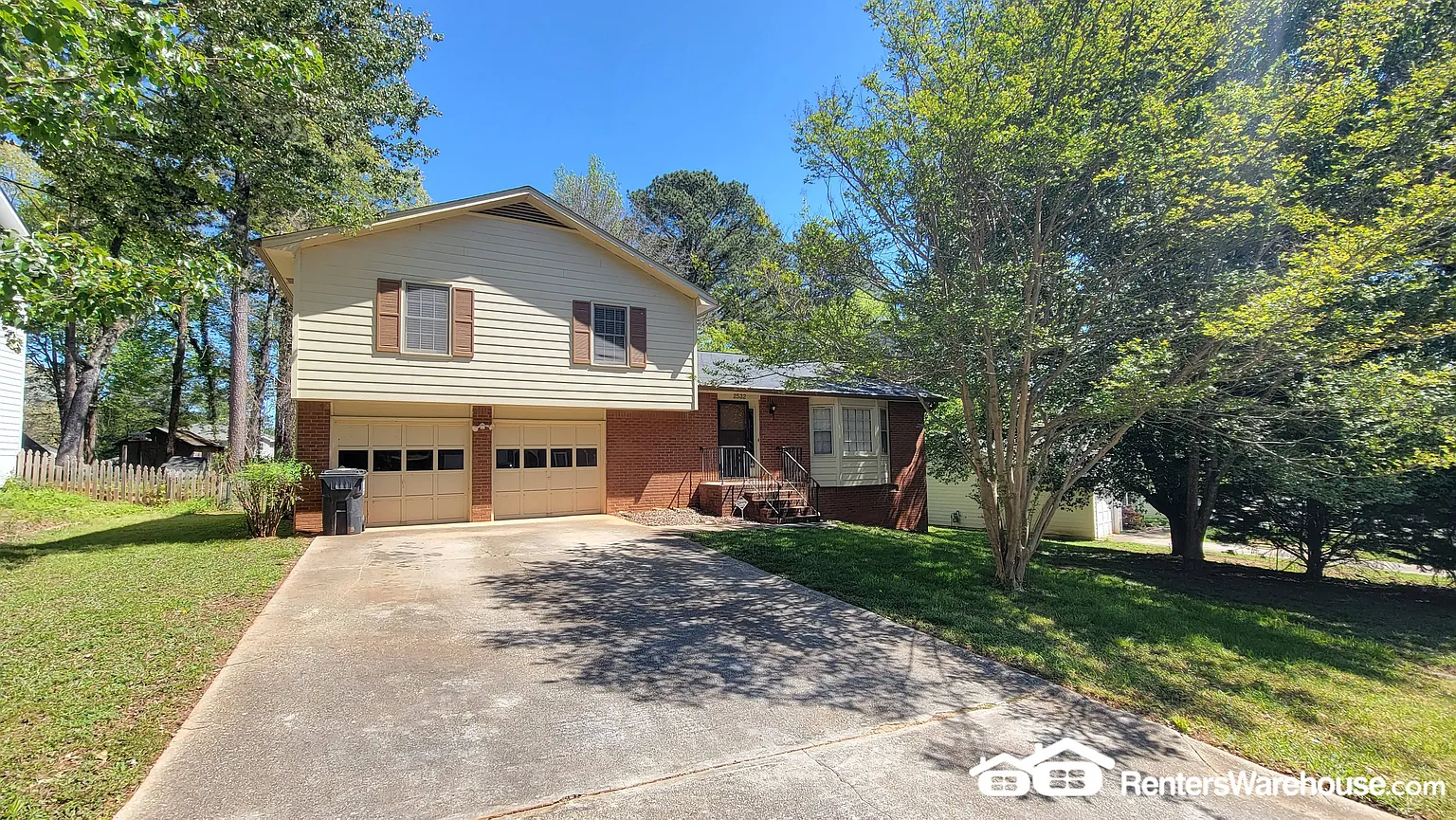 2532 Mistletoe Ln photo 1