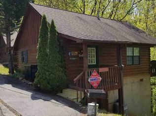 1668 Raccoon Den Way, Sevierville, TN 37862