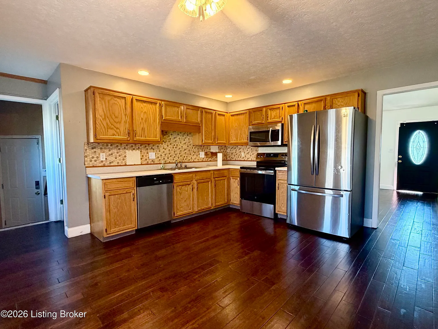 3 bed, 3.0 bath, 2476 sqft, $1,995 — Photo 3