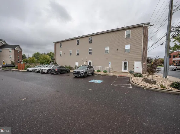 192 S Hanover St APT E, Pottstown, PA 19464
