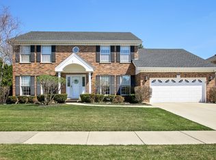 212 Brett Ct, Arlington Heights, IL 60005