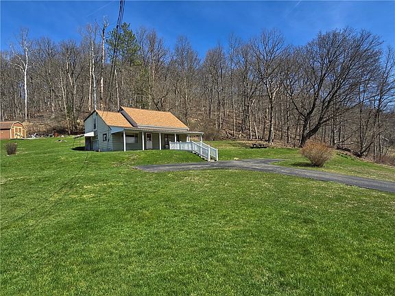 3rd image of 498 Lardintown Rd