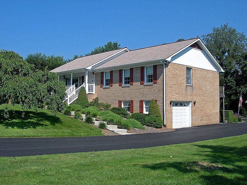 1st image of 690 Country Club Dr