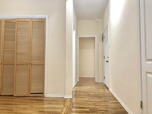 Rented by Premier Metro Realty Corp | media 4