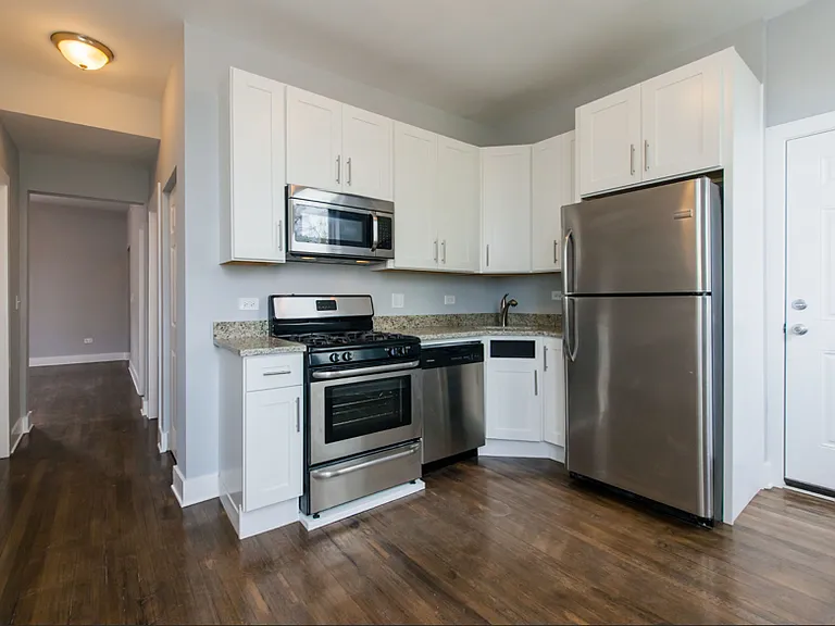 1625 N Claremont Ave #2R — Photo 1