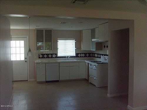 4th image of 402 W Sunnyslope Ln