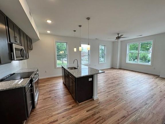 4th image of 1501 Perry St #B