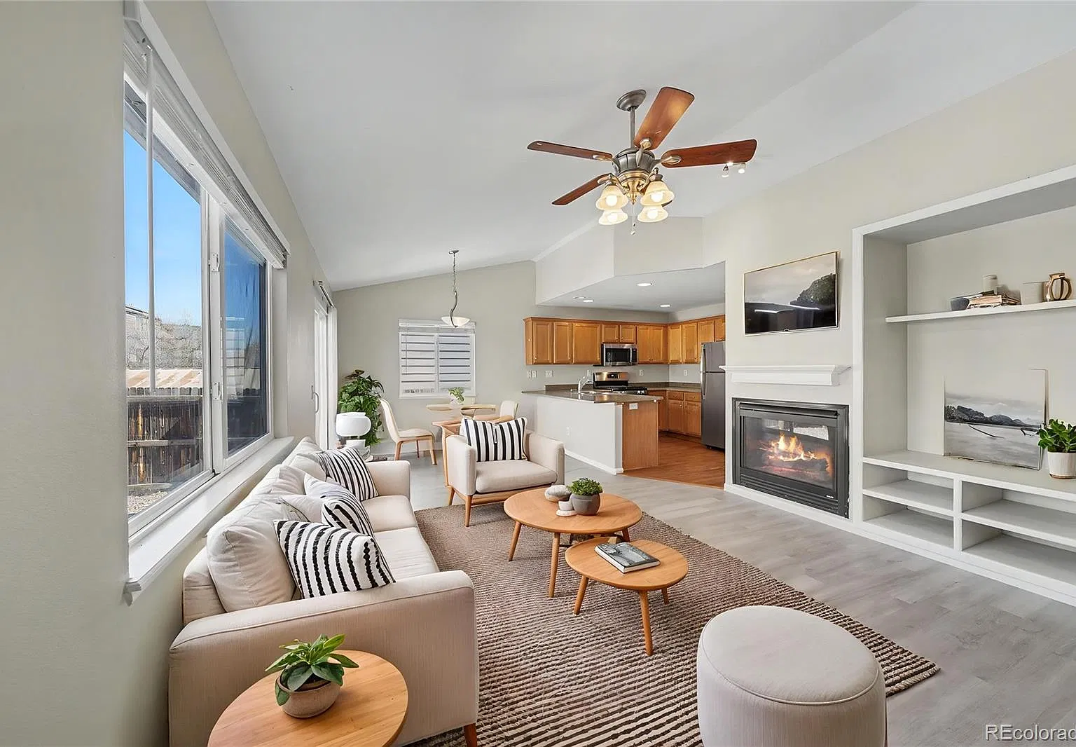 3 bed, 2.0 bath, 1160 sqft, $2,195 — Photo 3