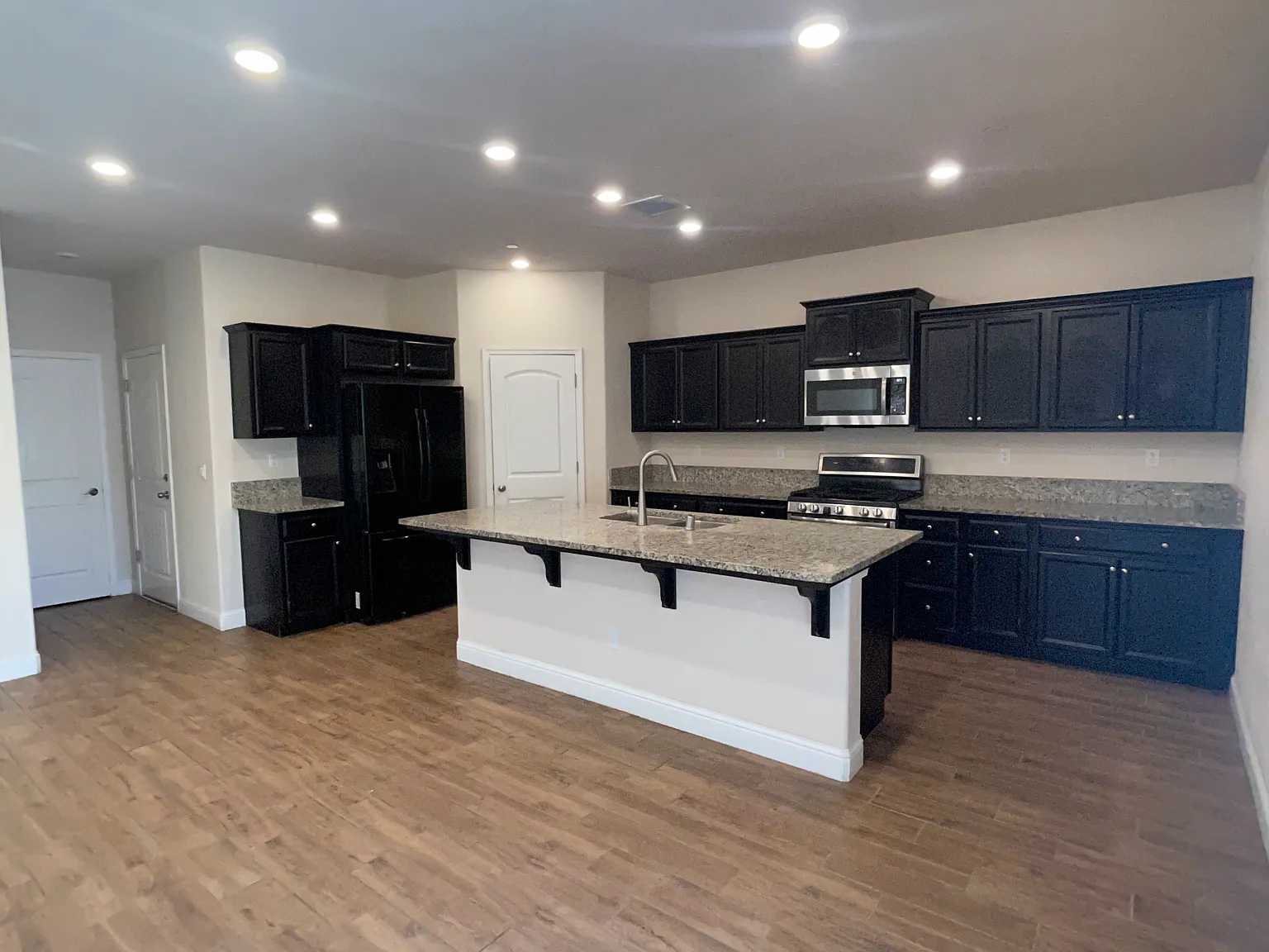 3 bed, 2.5 bath, 2200 sqft, $2,495 — Photo 3