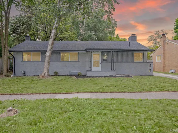 32431 Halmich Dr, Warren, MI 48092