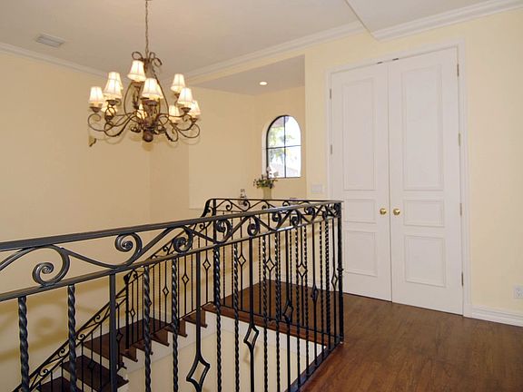 2nd image of 912 Bermuda Gardens Road