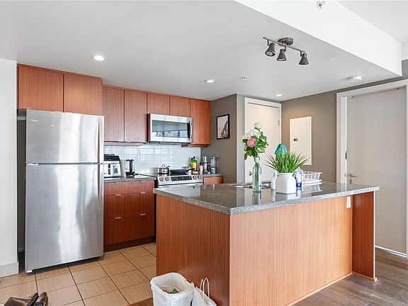 5th image of 760 Johnson St #701