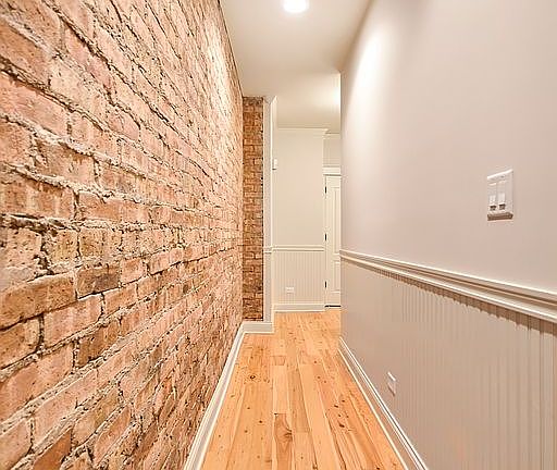 3rd image of 1520 W Winona St #1
