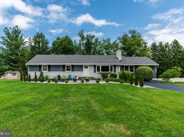 6 Morningside Dr, Pennington, NJ 08534