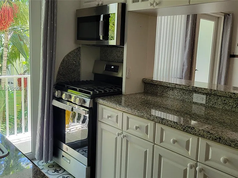 659 Meridian Ave #14 — Photo 8