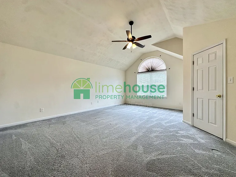 1323 Hoover Ave — Photo 8