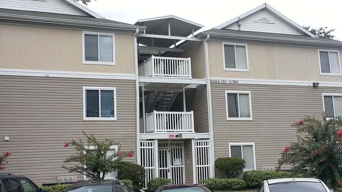 4000 SW 23rd Street — Photo 1