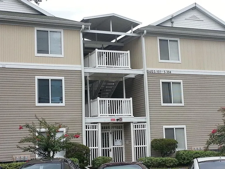 4000 SW 23rd St #5202 — Photo 1