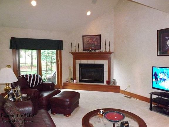 3rd image of 1305 Meadows Dr