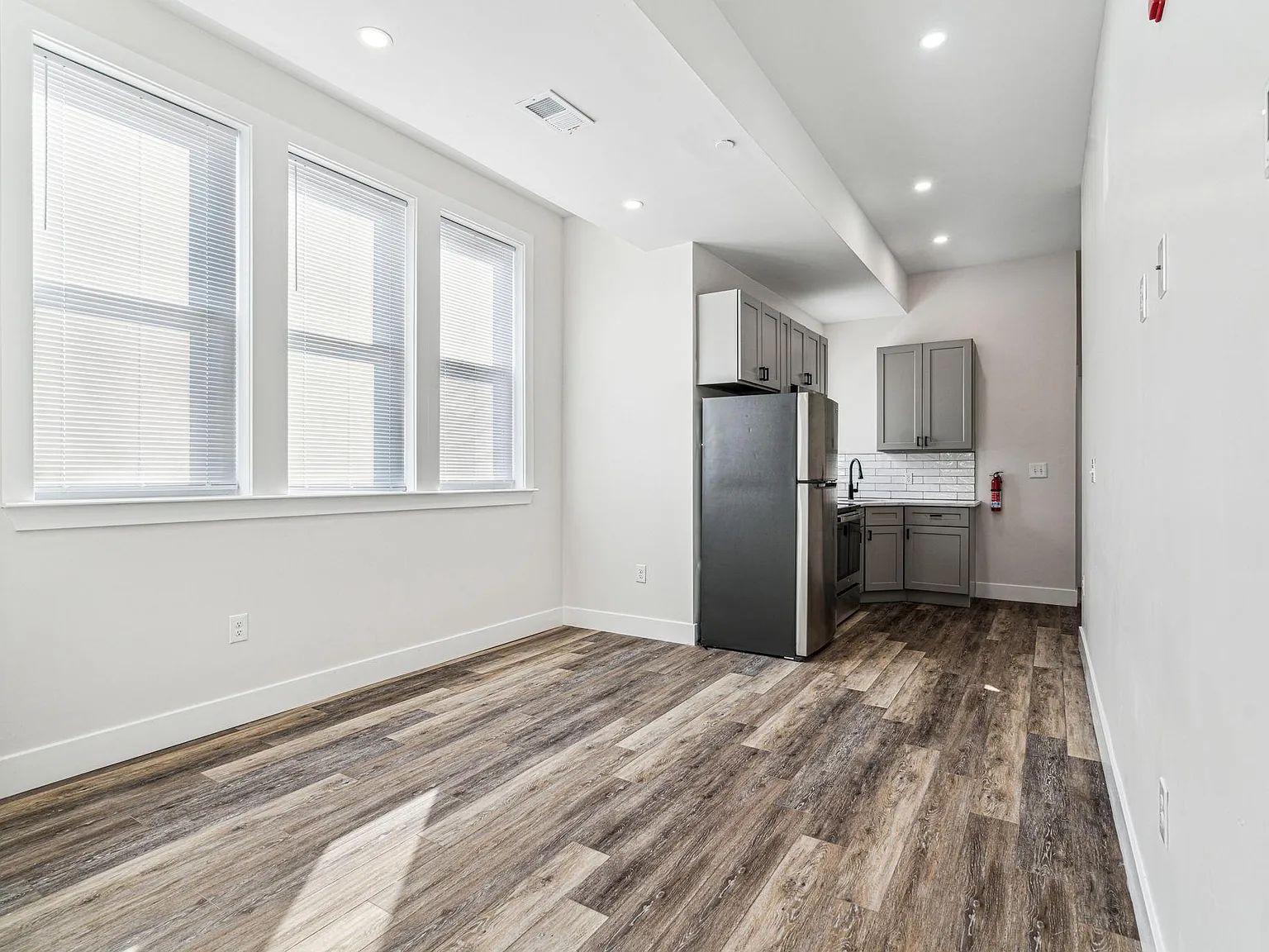 5601 Lansdowne Ave — Photo 3
