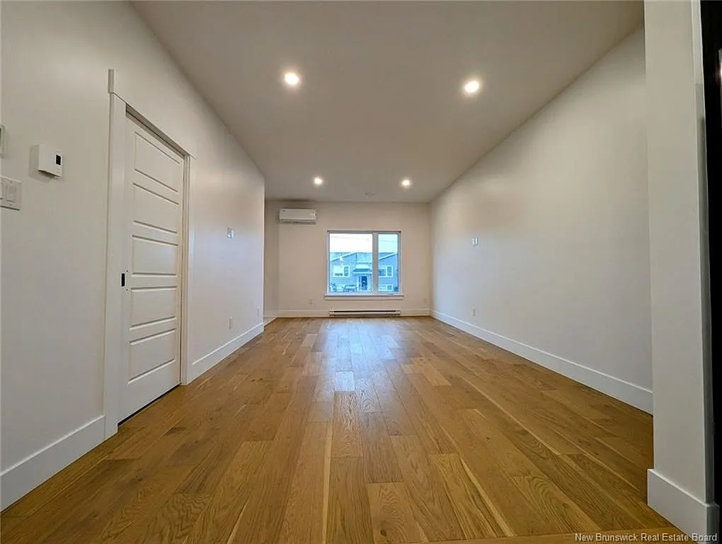 3 bed, 1.5 bath, 1325 sqft, $2,150 — Photo 2